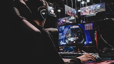 NBA比赛中库里超远三分绝杀合集